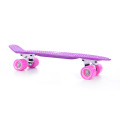 Růžový skateboard